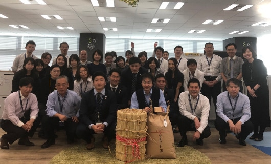 The Finance Division received bags of Healthy Rice as the winner of the participation rate award.