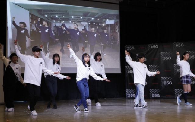 Students experience the leading edge learning through remote dance lessons with 5G.