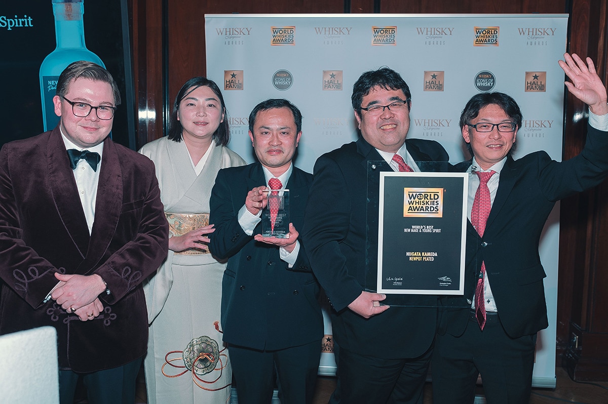 2023年ウイスキーの世界的品評会「ワールドウイスキーアワード」において「部門最高賞」を受賞したときの様子。