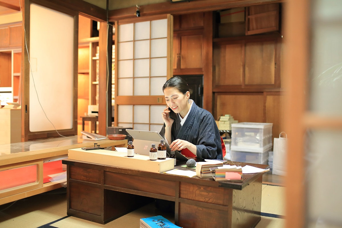 改装作業中の店内で