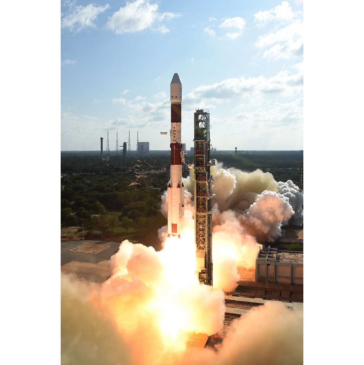 画像：インドの宇宙センターから打ち上げられた初号機「イザナギ」（提供：ISRO）