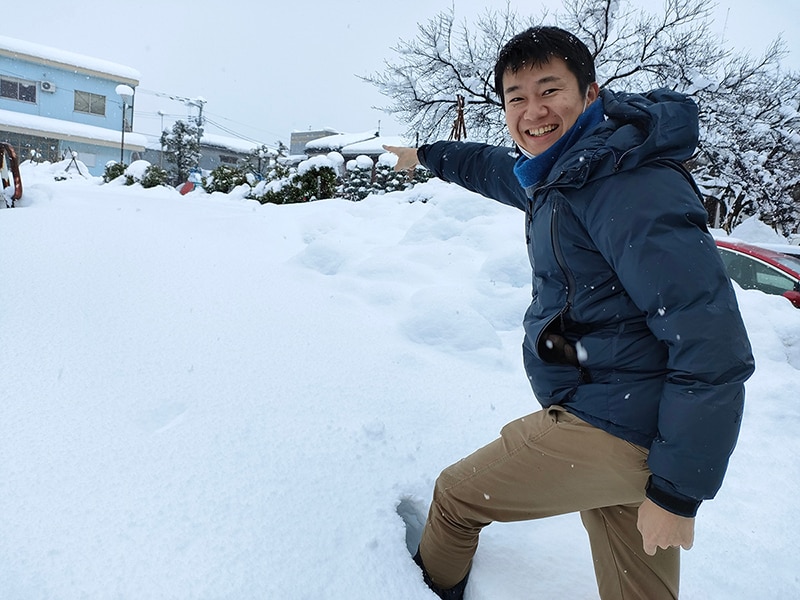 熊谷浩太さん。三条市特命空き家仕事人。1級建築士。宅地建物取引士。JR東日本で大規模開発、不動産デベロッパーなどを経て2020年ジェクトワンに入社。2022年5月から、三条市特命空き家仕事人に就任。