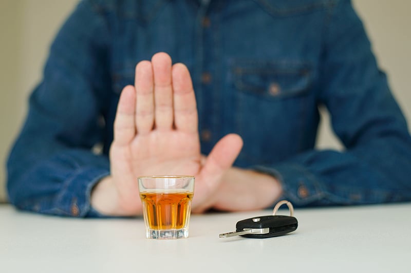 社用車の運用が厳格化!アルコールチェックも必須に<