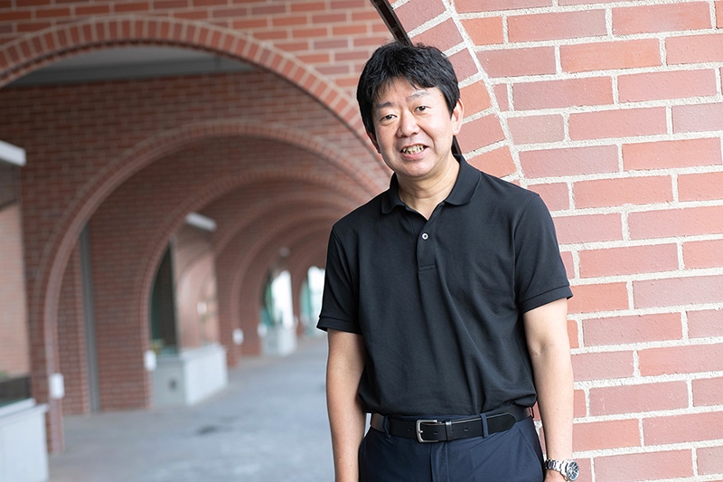 福嶋隆宏さん。埼玉県深谷市出身。2000年に深谷市に入庁し、2018年から現職。深谷市の産業ブランディング推進方針に掲げる「儲かる農業都市ふかや」の実現に注力している