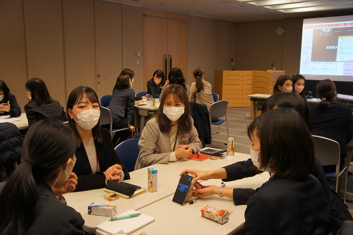 同じような境遇の女性営業行員が悩みを打ち明け合えるよう、積極的に場を設けた（写真提供：山陰合同銀行）