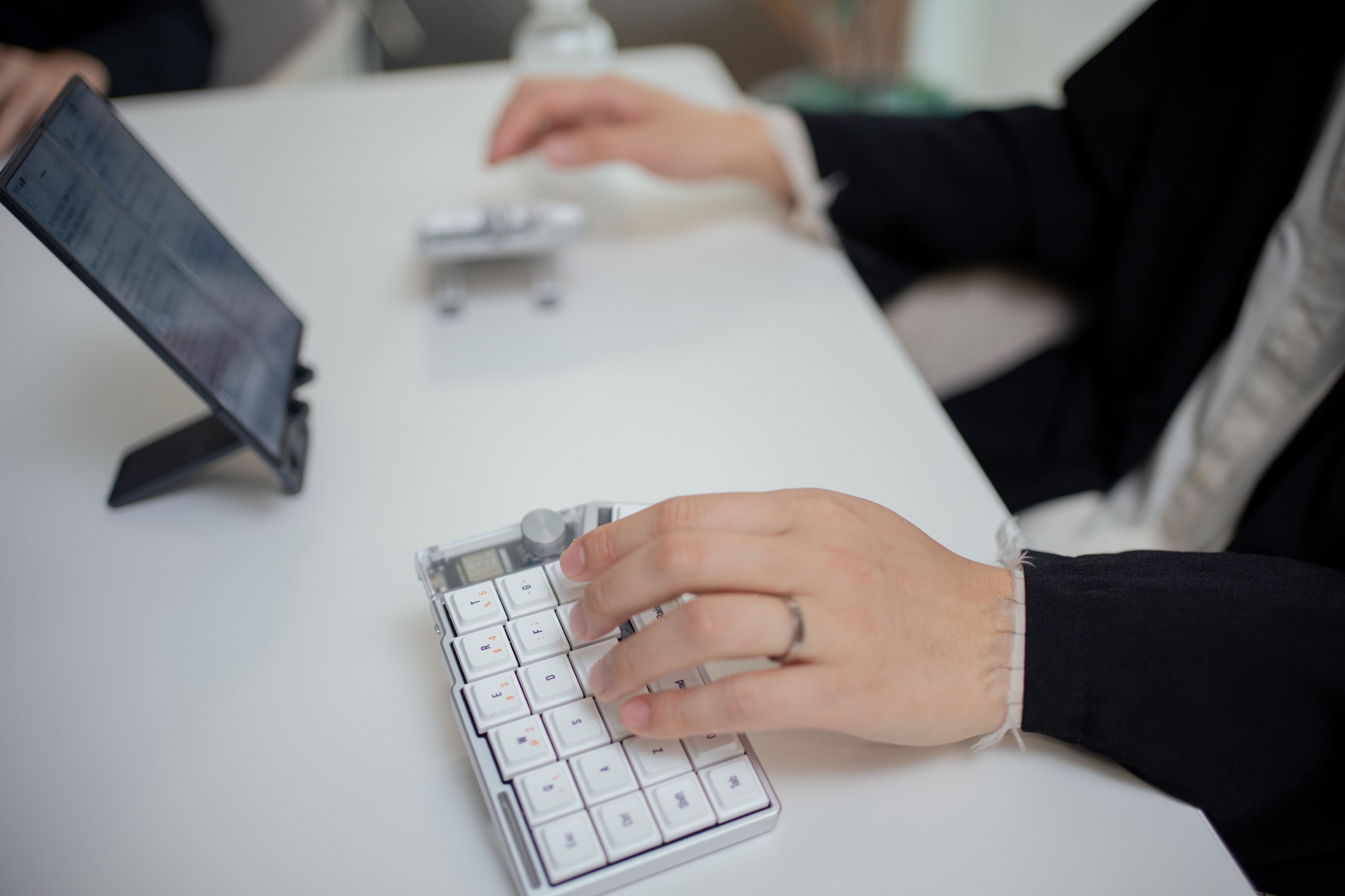 まだPCが業務の中心なの