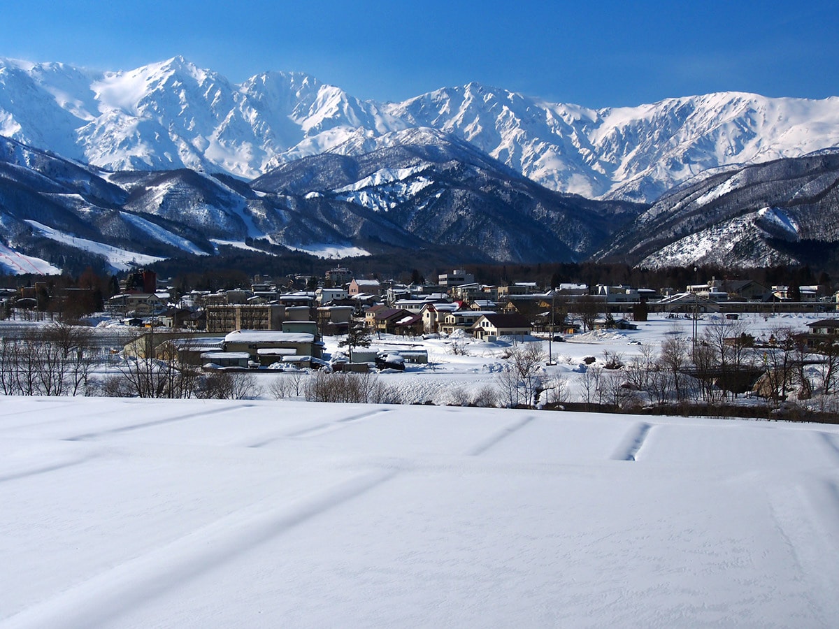 地域通貨「アルプスPay」で一物二価を導入している長野県白馬村（写真：pukamahalo / gettyimages）