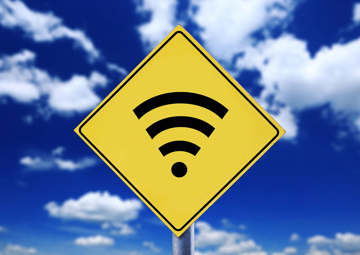 「フリーWi-Fi」は危険？安全に使うためには