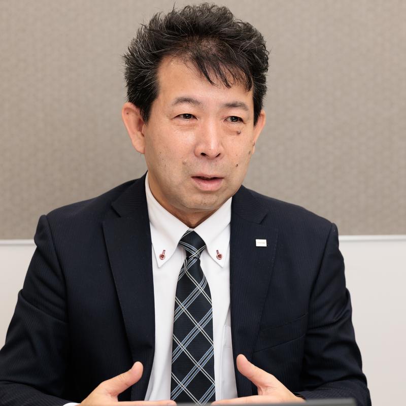 草野 恭人 氏