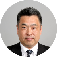 漆原 健 氏