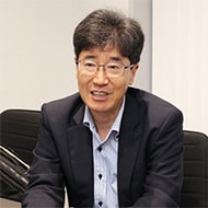 ソリューション＆マーケティング本部 パートナービジネス部 パートナーセールス部門・第二グループ 担当課長　赤羽 裕一