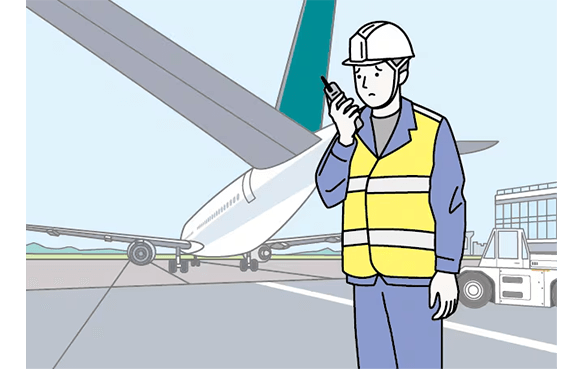 空港の現場作業ではバッテリーの持ちがよく、持ち運びが負担にならない通信機器が必要