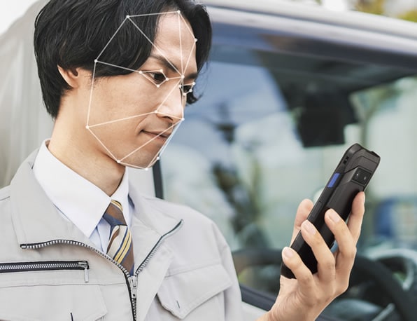 国内一貫体制のJAPAN MADE※15。大切な情報を守るあんしんのセキュリティ。