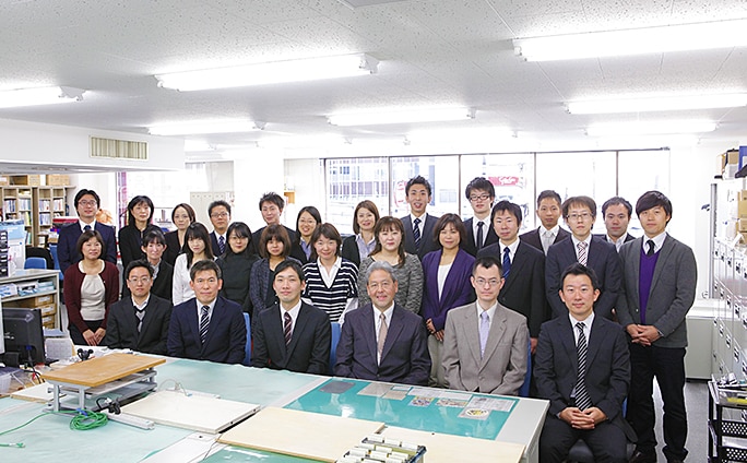 オフィスでの集合写真