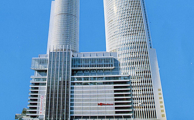 超高層ビルの写真