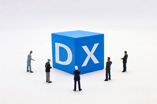DXとは何か？経済産業省の定義から活用事例まで徹底解説