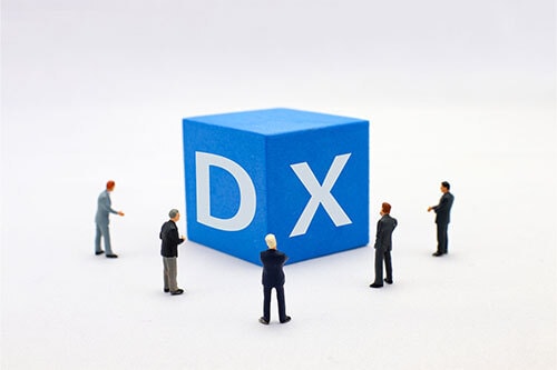DXとは何か?経済産業省の定義から活用事例まで徹底解説