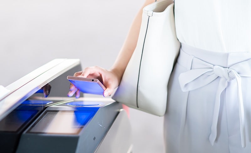 Suicaに現金チャージした際の仕訳とは?注意点や効率化について解説