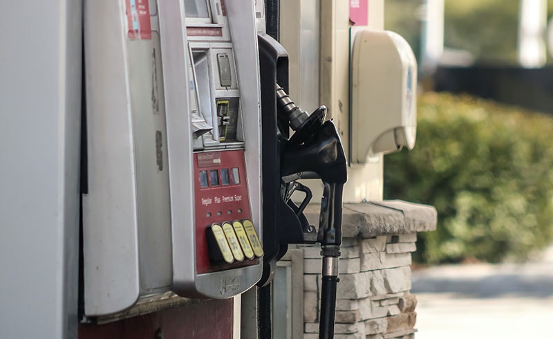交通費として適正なガソリン代は?通勤費との違いから考え方まで解説
