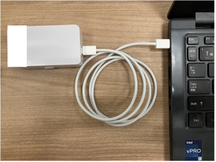 1.設定用PCにMobile GNSSをUSBケーブルで接続する