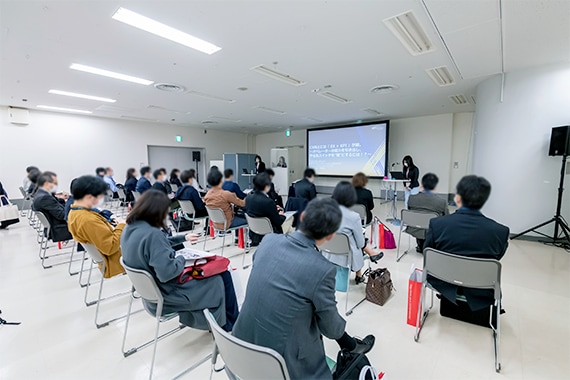 写真:CX向上の秘策はEX(従業員満足度)にあり!NTT Comが語るCXとEXの関係とKPI管理の重要性