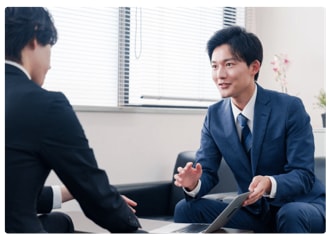 「お客さまとの商談現場で。」イメージイラスト