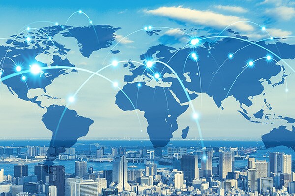 国内外ネットワークの一元管理と各拠点の運用情報の可視化により、全拠点統一で24時間365日体制の運用体制を実現。さらに不正アクセス検知や防御の自動化によりセキュリティ対策を拡充することで、新規プロダクト開発などのビジネス展開を加速させました。