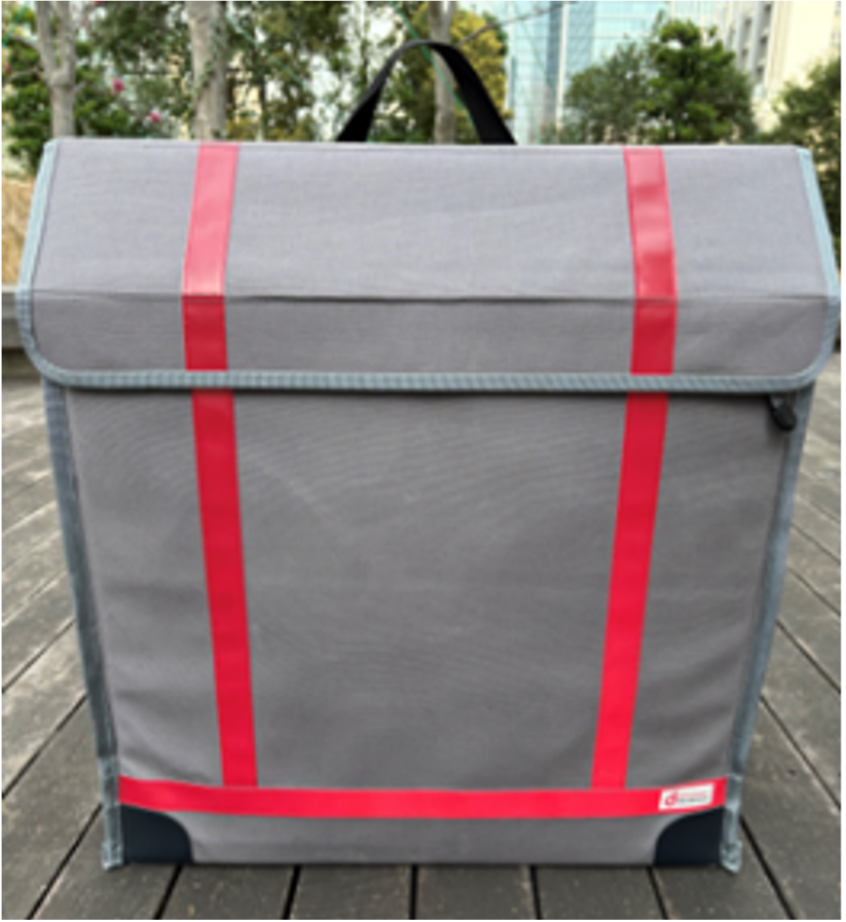 10号帆布（パラフィン樹脂防水加工）を採用