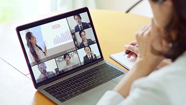 Microsoft Streamとは？動画配信の仕組みや機能、使い方を解説
