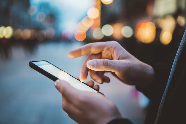 社員が個人契約しているスマートフォンでも導入可能？BYOD時代の電話会議導入メリット