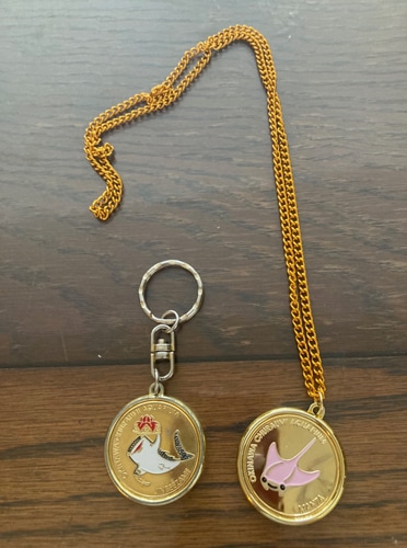 里子と一緒に作ったキーホルダーとペンダント