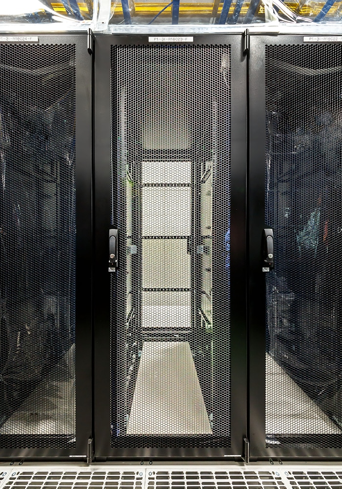 Takamatsu No.2 Data Center SERVER ROOM STANDARD RACK Takamatsu No.2 Data Center SERVER ROOM STANDARD RACK