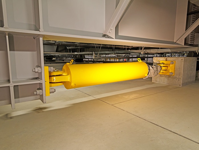 Takamatsu No.2 Data Center SEISMIC ISOLATION PIT OIL DAMPER Takamatsu No.2 Data Center SEISMIC ISOLATION PIT OIL DAMPER
