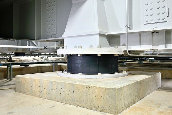 Tokyo No.6 Data Center SEISMIC ISOLATION PIT Laminated Rubber with Plug Tokyo No.6 Data Center SEISMIC ISOLATION PIT Laminated Rubber with Plug