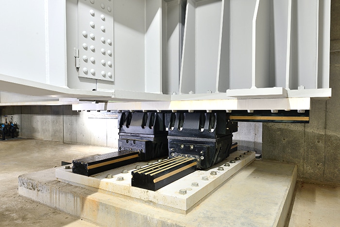 Tokyo No.6 Data Center SEISMIC ISOLATION PIT Linear sliding board Tokyo No.6 Data Center SEISMIC ISOLATION PIT Linear sliding board