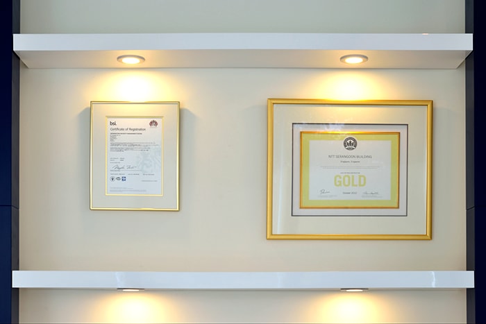 Singapore Serangoon Data Center CERTIFICATION PLATES Singapore Serangoon Data Center CERTIFICATION PLATES