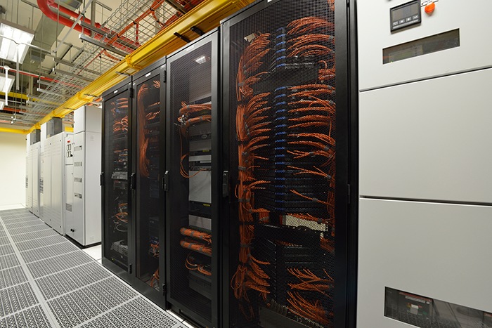 Singapore Serangoon Data Center MEET-ME ROOM Singapore Serangoon Data Center MEET-ME ROOM