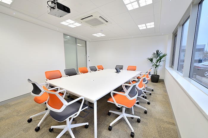 UK Hemel Hempstead 2 Data Center MEETING ROOM UK Hemel Hempstead 2 Data Center MEETING ROOM