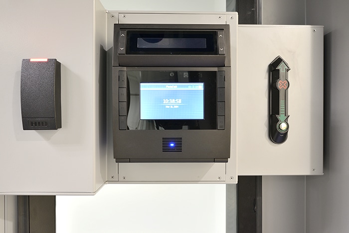 UK Hemel Hempstead 2 Data Center IRIS SCAN AUTHENTICATION DEVICE UK Hemel Hempstead 2 Data Center IRIS SCAN AUTHENTICATION DEVICE