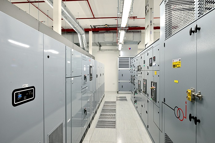UK Hemel Hempstead 2 Data Center ROTARY UPS UK Hemel Hempstead 2 Data Center ROTARY UPS
