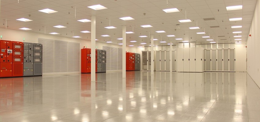 UK Slough 2 Data Center SERVER ROOM UK Slough 2 Data Center SERVER ROOM