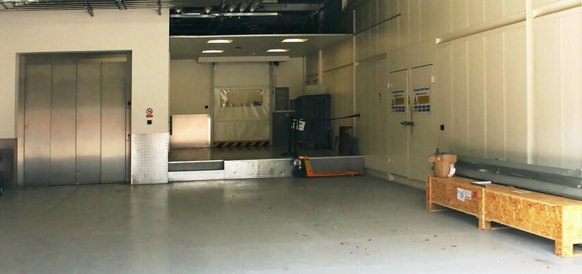 UK Slough 3 Data Center LOADING BAY UK Slough 3 Data Center LOADING BAY