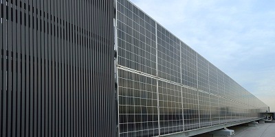 東京第4データセンター 屋上 太陽光パネル 東京第4データセンター 屋上 太陽光パネル