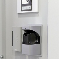 東京第4データセンター サーバールーム入口 生体認証装置 東京第4データセンター サーバールーム入口 生体認証装置