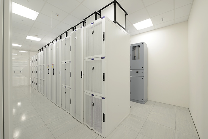 イギリス ヘメル・ヘムステッド 2 データセンター サーバールーム 1/3 rack イギリス ヘメル・ヘムステッド 2 データセンター サーバールーム 1/3 rack