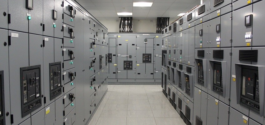 イギリス スラウ 3 データセンター 受電設備室 イギリス スラウ 3 データセンター 受電設備室